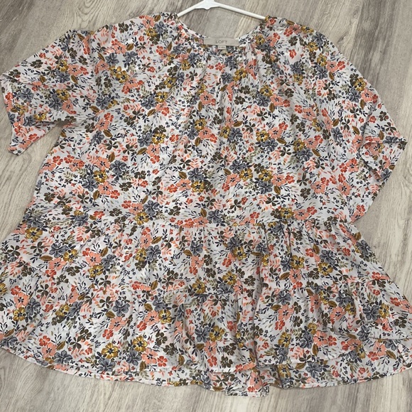 Flowy Spring Top - Picture 4 of 4